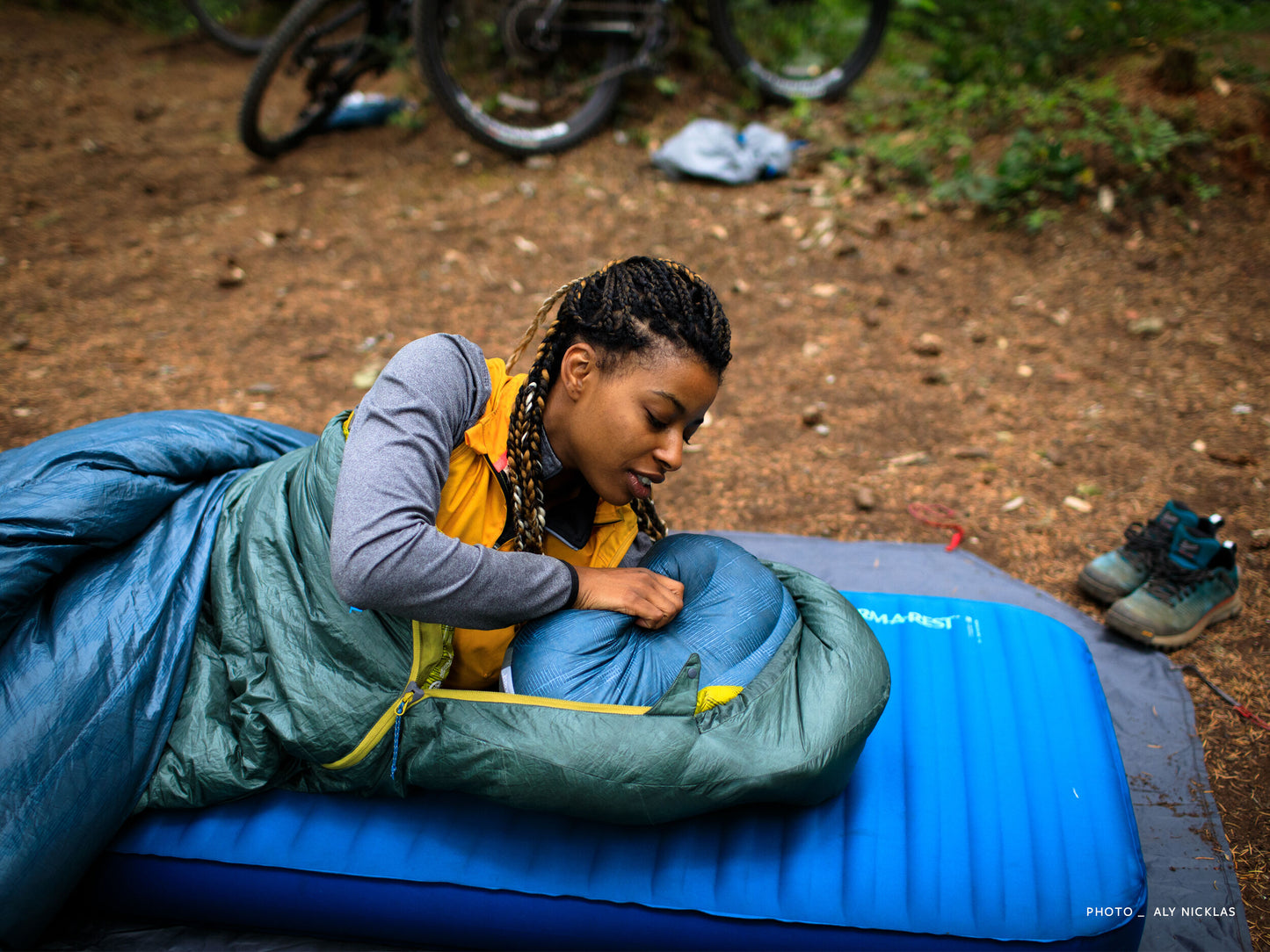 ThermaRest Airhead Down Camping Pillow - Regular Midnight Navy