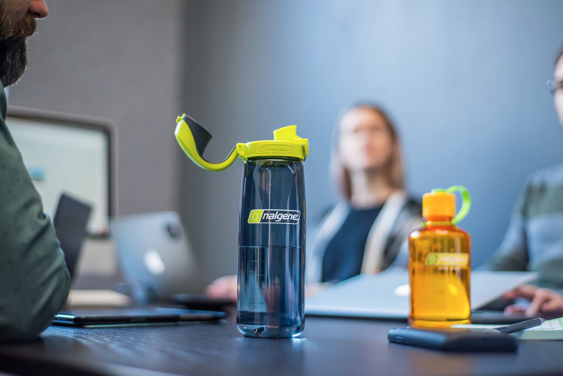 Nalgene 700ml Sustain On The Fly Bottle - Charcoal with Lime Cap