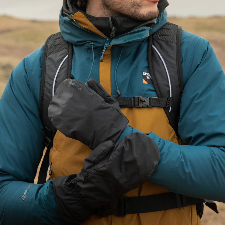 Trekmates Scafell Gore-Tex Packable Overmitt - Black