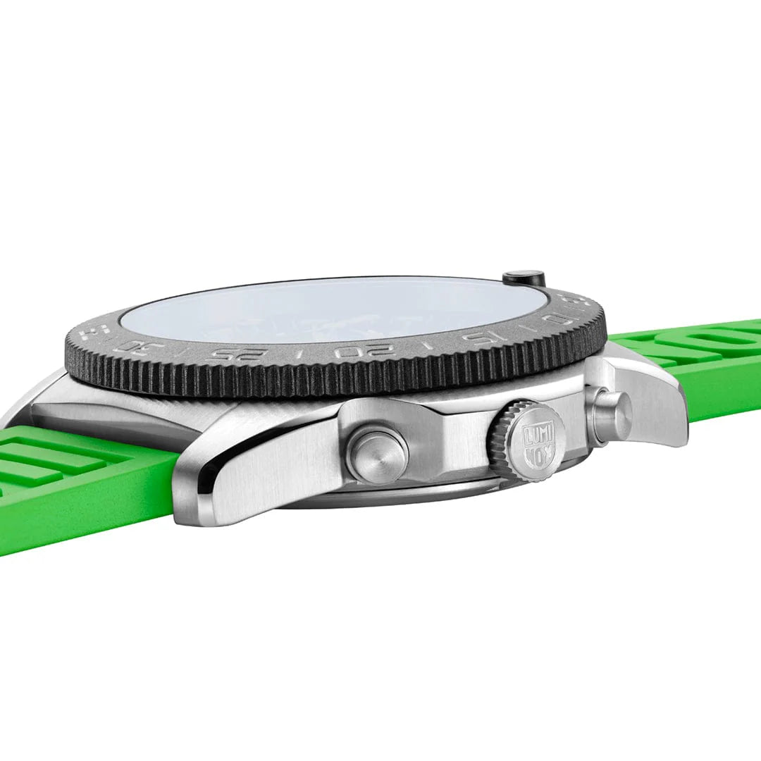Luminox Pacific Diver Chronograph 44 mm Diver Watch Black-Green Dial - Set