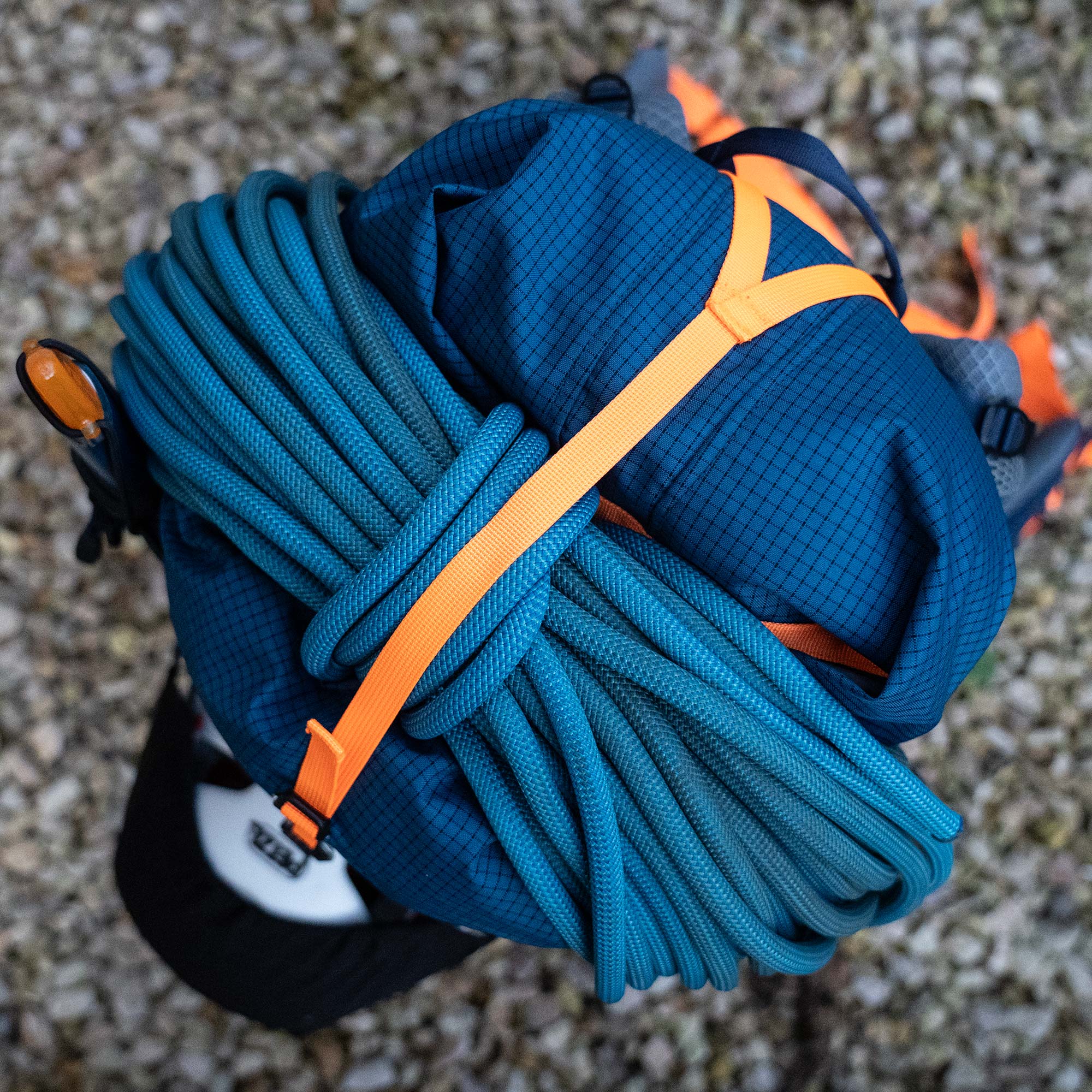 Highlander Vulkan 35 Litre Mountain Rucksack - Navy Blue