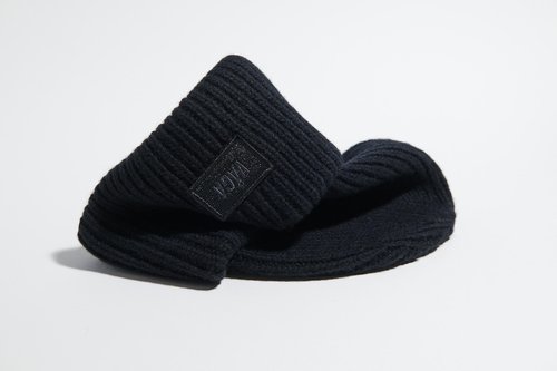 VÅGA Lambswool Chunky Beanie - Storm Black